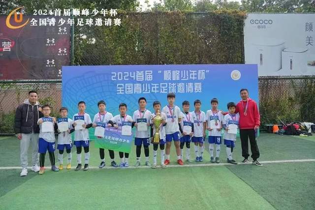 巴洛贡成为克洛泽之后，首位世界杯首秀首发31分钟双响的球员